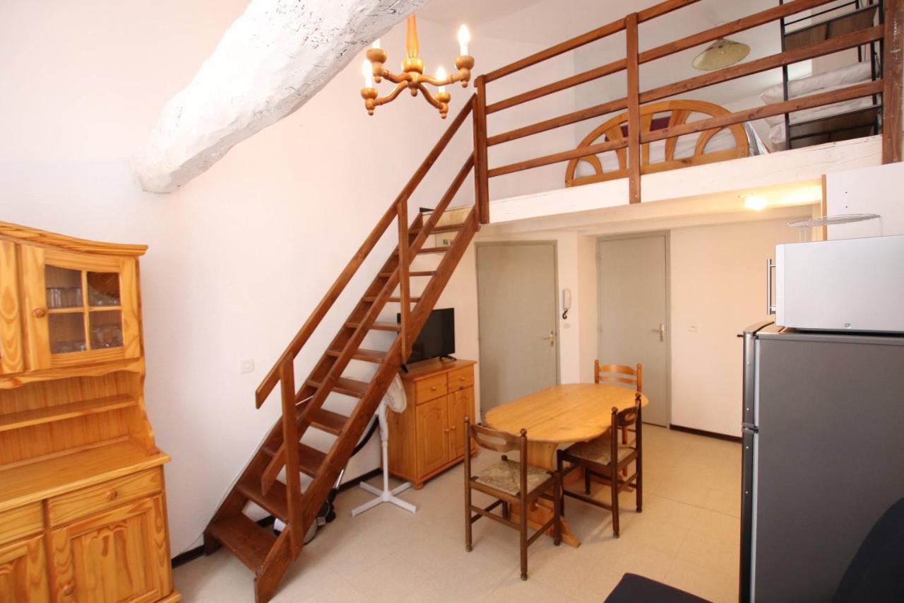 Charmant Appart 4 Personnes Plein Centre Riez Exterior photo